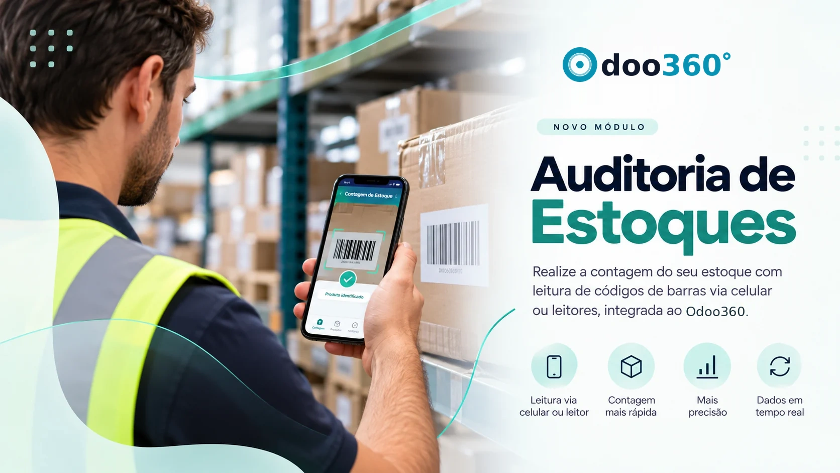 Funcionário de estoque bipando a etiqueta de uma caixa com o celular para a auditoria de estoque do Odoo365